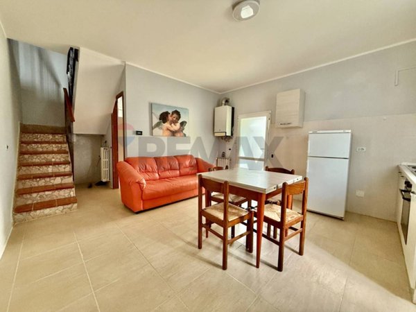 casa indipendente in vendita a Castelvetro Piacentino in zona San Giuliano