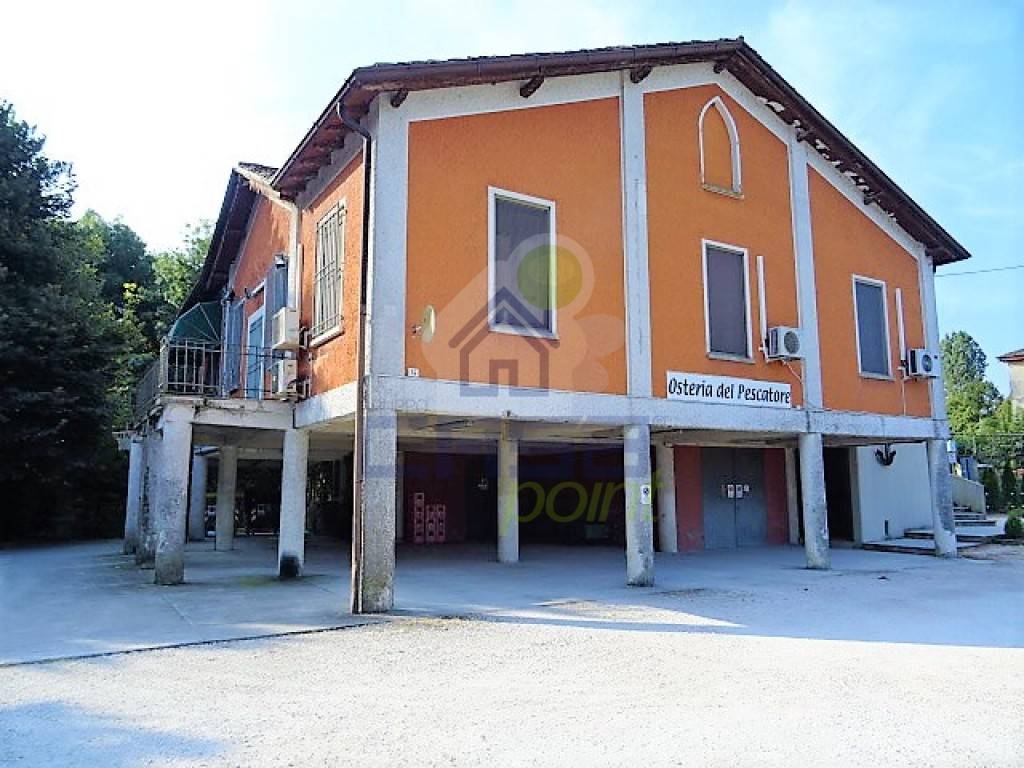 intera palazzina in vendita a Castelvetro Piacentino