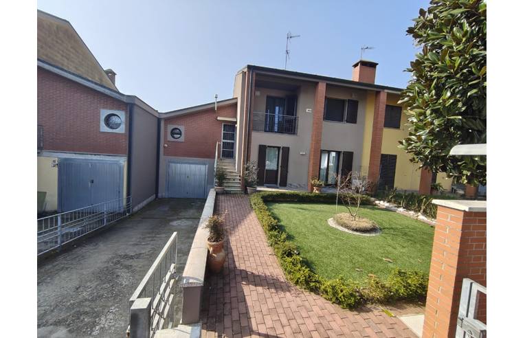 casa indipendente in vendita a Castelvetro Piacentino