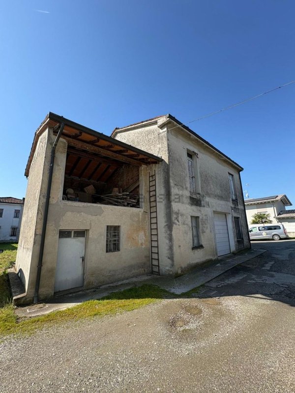 capannone in vendita a Castelvetro Piacentino