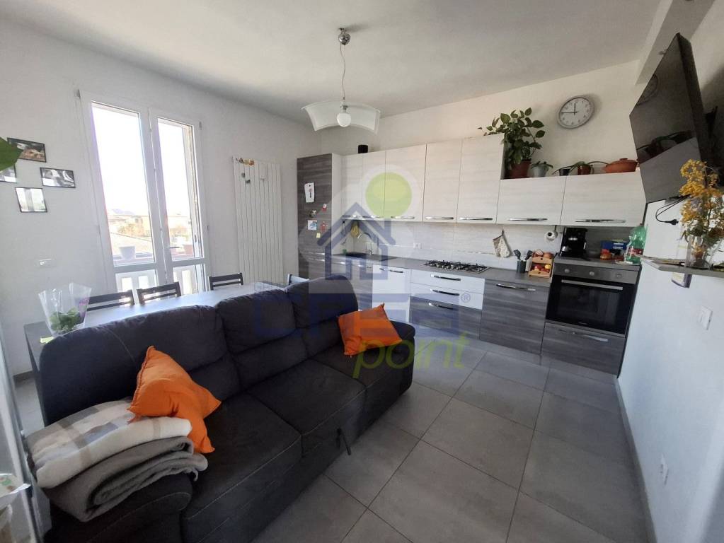 appartamento in vendita a Castelvetro Piacentino in zona Castelvetro