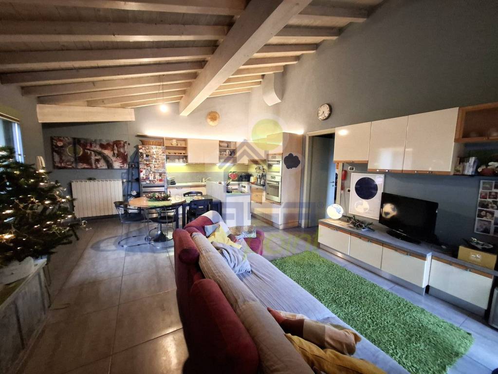 appartamento in vendita a Castelvetro Piacentino in zona Castelvetro