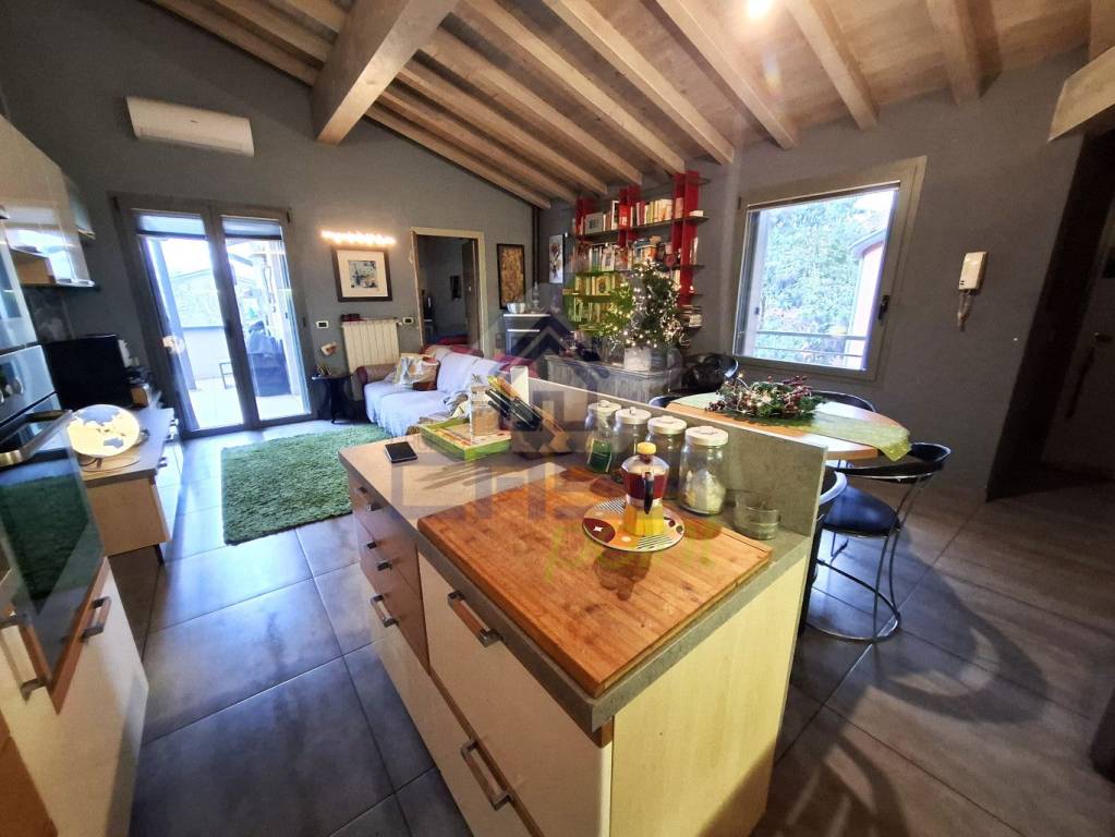 appartamento in vendita a Castelvetro Piacentino in zona Castelvetro
