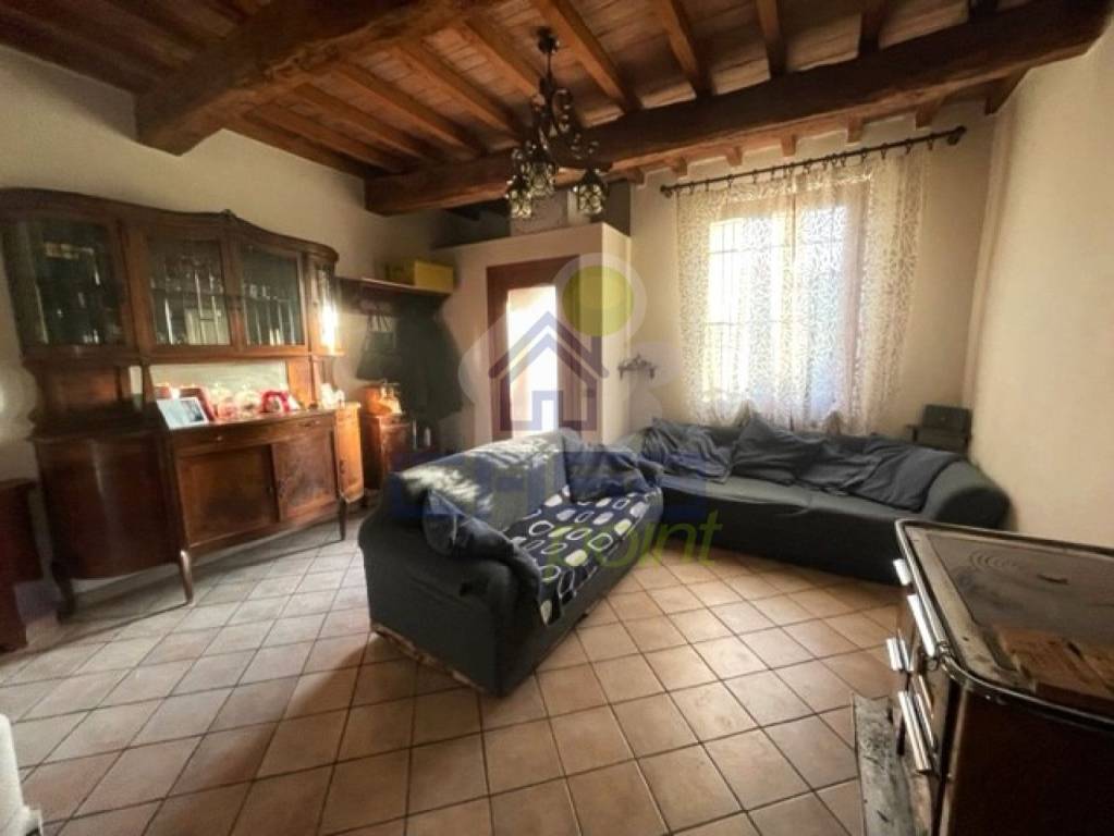casa indipendente in vendita a Castelvetro Piacentino in zona Castelvetro