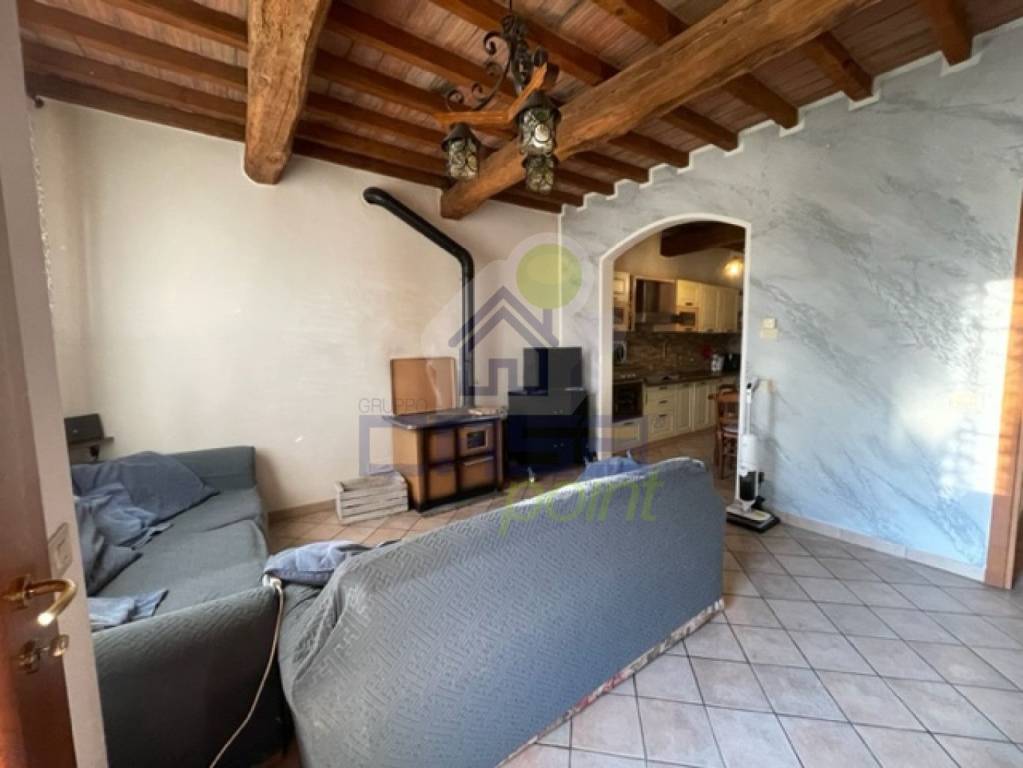 casa indipendente in vendita a Castelvetro Piacentino in zona Castelvetro