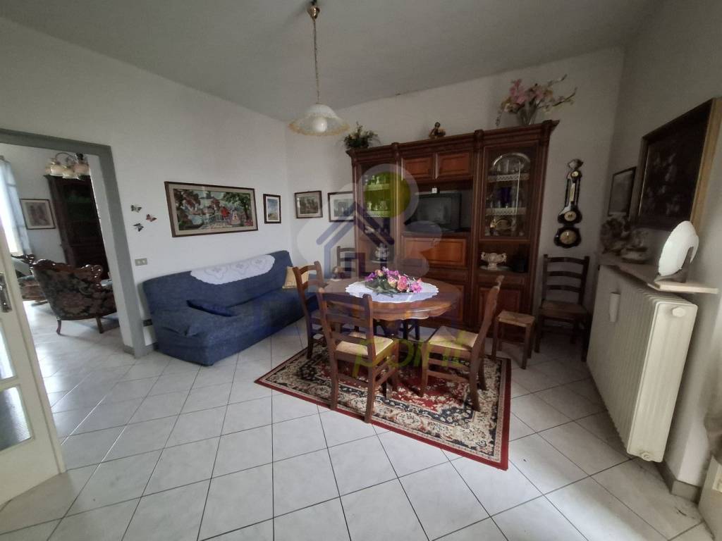 appartamento in vendita a Castelvetro Piacentino in zona Castelvetro