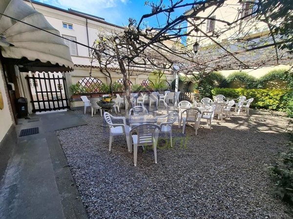 negozio in vendita a Castelvetro Piacentino in zona Castelvetro