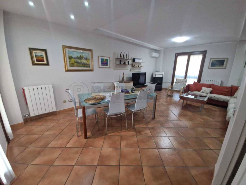 casa indipendente in vendita a Castelvetro Piacentino in zona Castelvetro