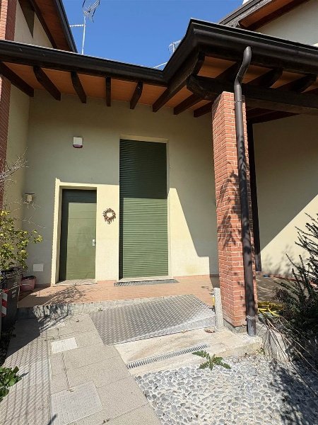 casa indipendente in vendita a Castelvetro Piacentino in zona Castelvetro