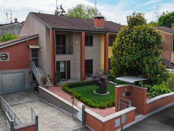 casa indipendente in vendita a Castelvetro Piacentino