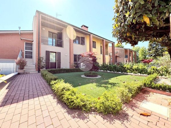 casa indipendente in vendita a Castelvetro Piacentino