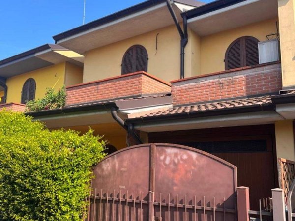 casa indipendente in vendita a Castelvetro Piacentino