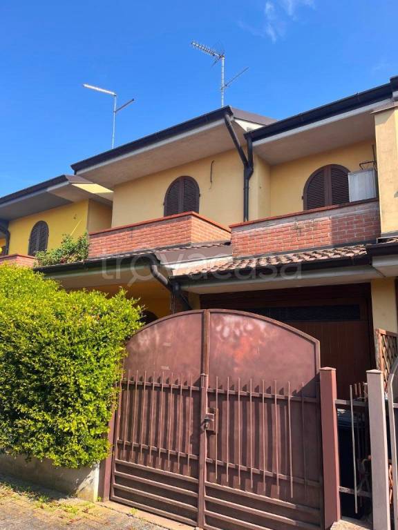 casa indipendente in vendita a Castelvetro Piacentino
