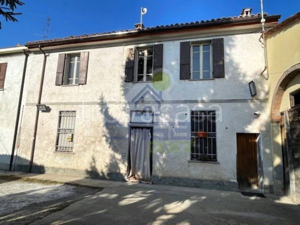 casa indipendente in vendita a Castelvetro Piacentino in zona Castelvetro