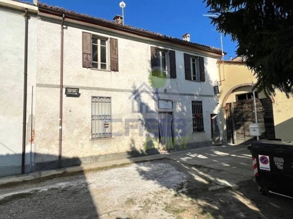 casa indipendente in vendita a Castelvetro Piacentino in zona Castelvetro