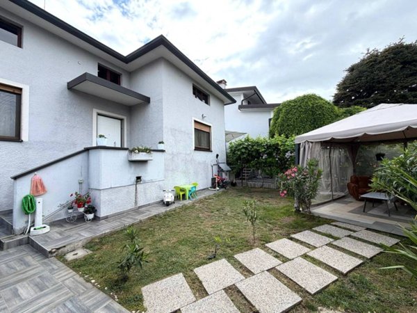 casa indipendente in vendita a Castelvetro Piacentino