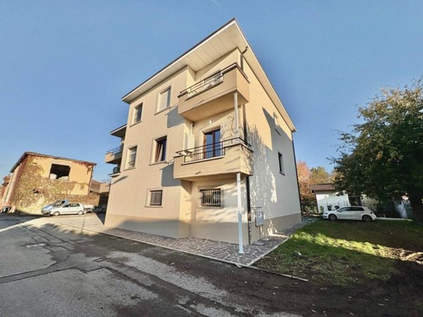 appartamento in vendita a Castelvetro Piacentino in zona Castelvetro