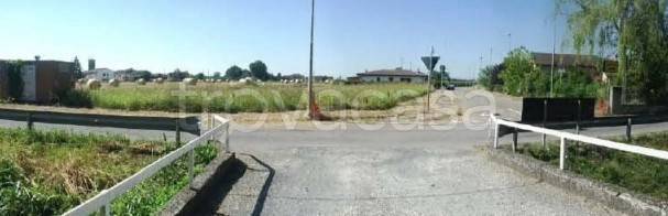 terreno edificabile in vendita a Castelvetro Piacentino in zona San Giuliano