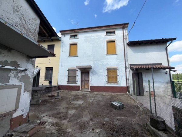 casa indipendente in vendita a Castelvetro Piacentino in zona San Giuliano