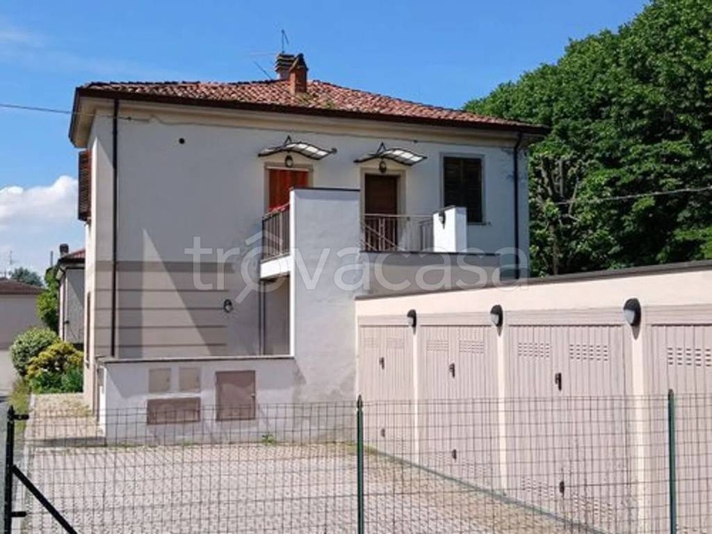appartamento in vendita a Castelvetro Piacentino in zona Castelvetro