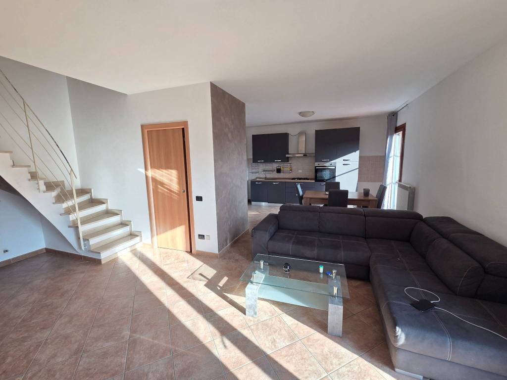 appartamento in vendita a Castelvetro Piacentino in zona Castelvetro