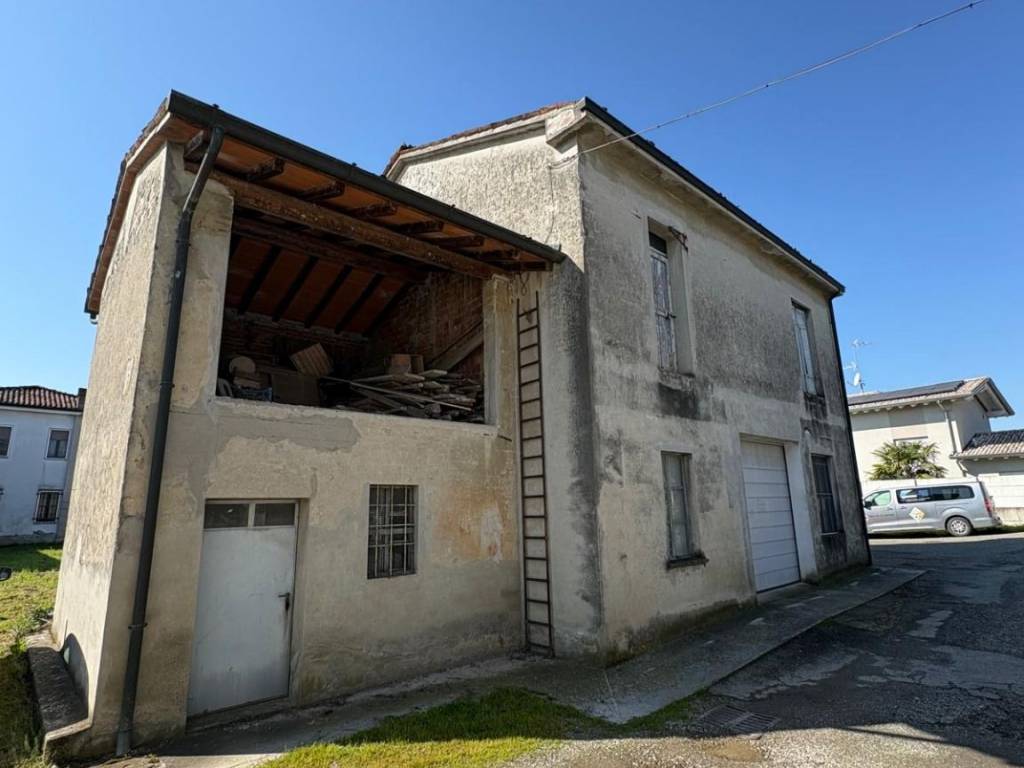casa indipendente in vendita a Castelvetro Piacentino in zona Castelvetro