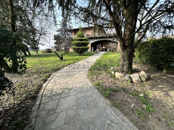 casa indipendente in vendita a Castelvetro Piacentino in zona San Giuliano