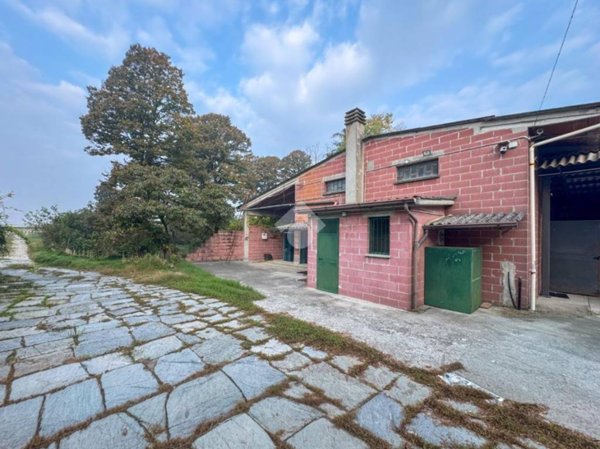 appartamento in vendita a Castelvetro Piacentino in zona Castelvetro