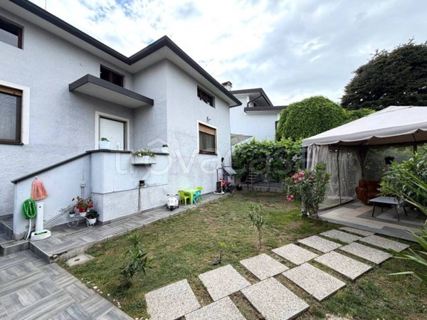 casa indipendente in vendita a Castelvetro Piacentino in zona Mezzano Chitantolo