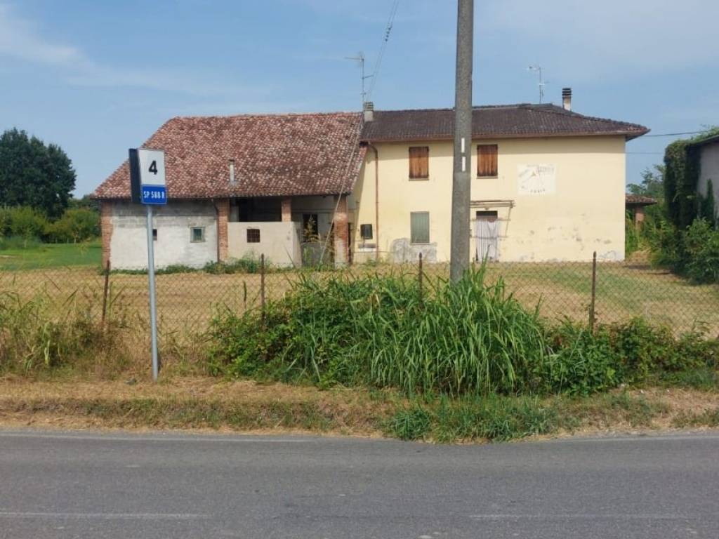casa indipendente in vendita a Castelvetro Piacentino in zona San Giuliano