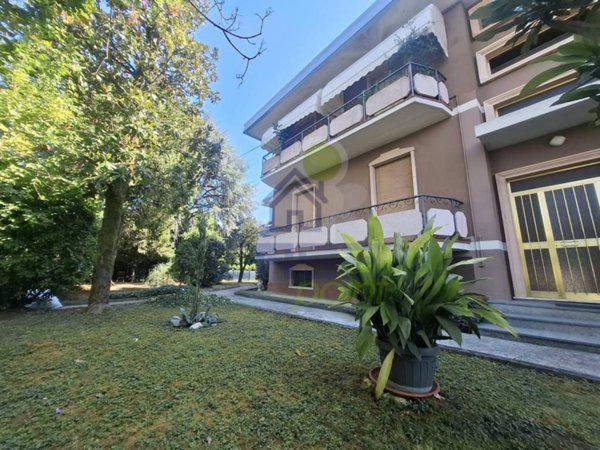 appartamento in vendita a Castelvetro Piacentino in zona Castelvetro