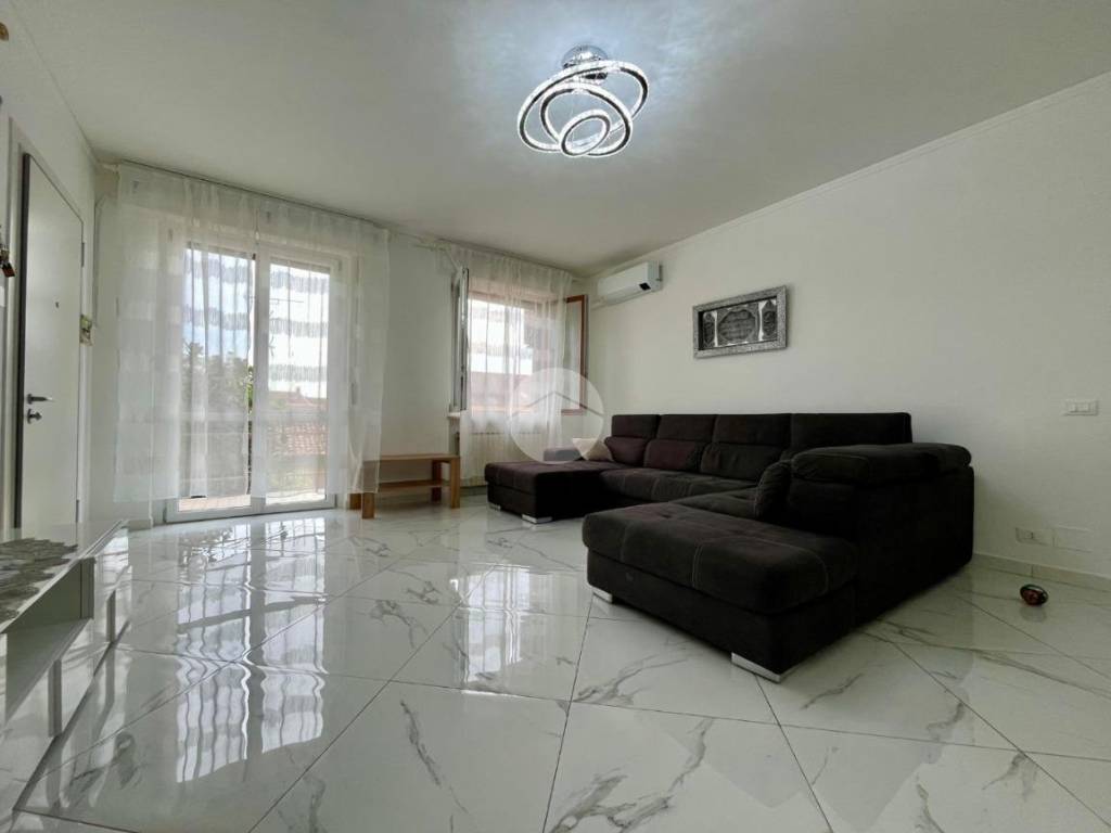 appartamento in vendita a Castelvetro Piacentino in zona Castelvetro