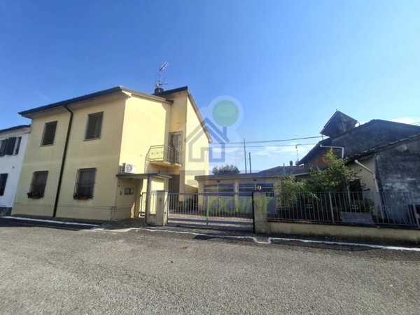 appartamento in vendita a Castelvetro Piacentino in zona San Pedretto