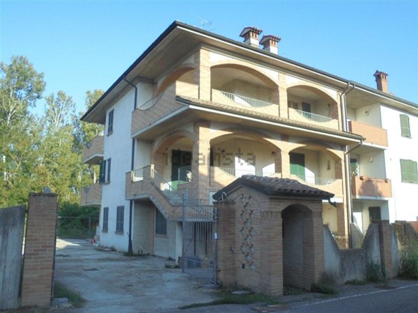 casa indipendente in vendita a Castelvetro Piacentino in zona Castelvetro