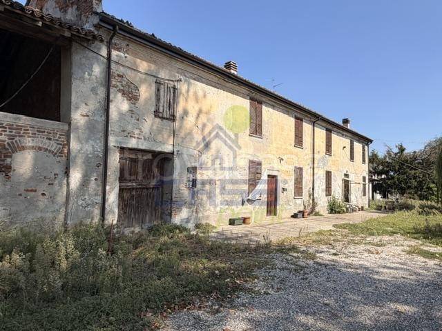 casa indipendente in vendita a Castelvetro Piacentino in zona Castelvetro