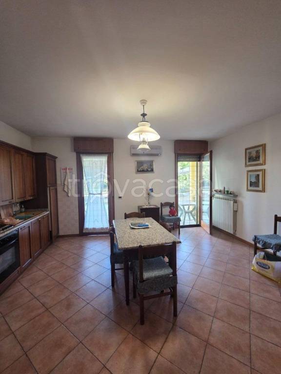 appartamento in vendita a Castelvetro Piacentino in zona Castelvetro
