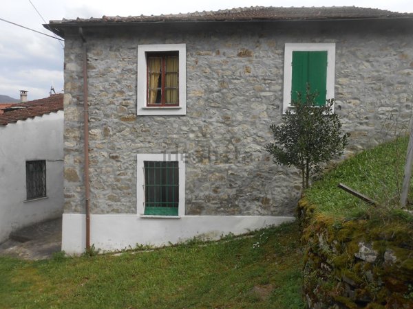 casa indipendente in vendita a Cerignale in zona Casale