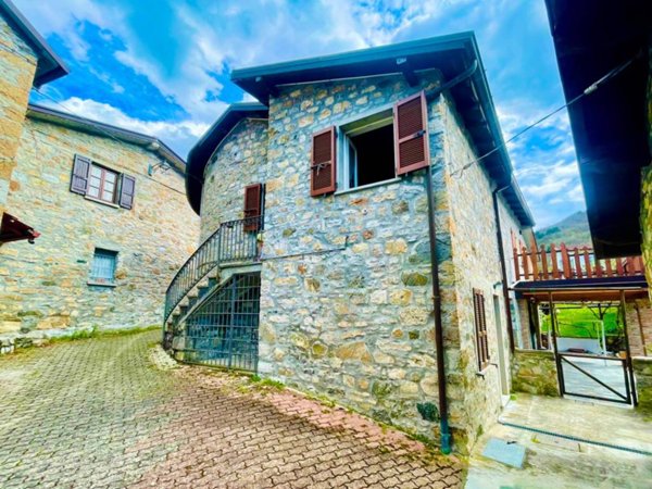 appartamento in vendita a Cerignale in zona Carisasca