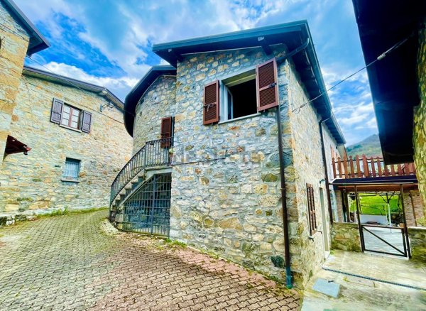 appartamento in vendita a Cerignale in zona Carisasca