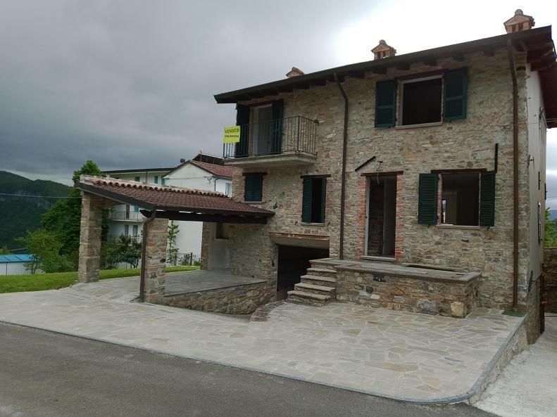 casa indipendente in vendita a Coli