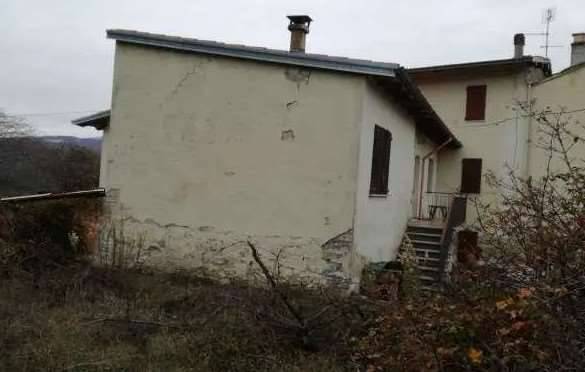 casa indipendente in vendita a Coli in zona Perino