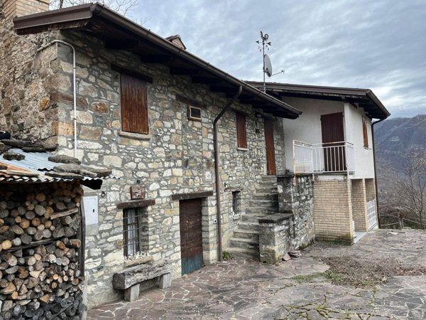 quadrivano in vendita a Coli in zona Aglio
