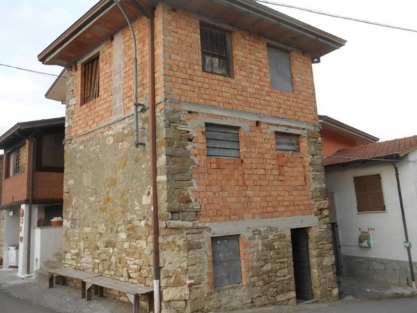 casa indipendente in vendita a Coli