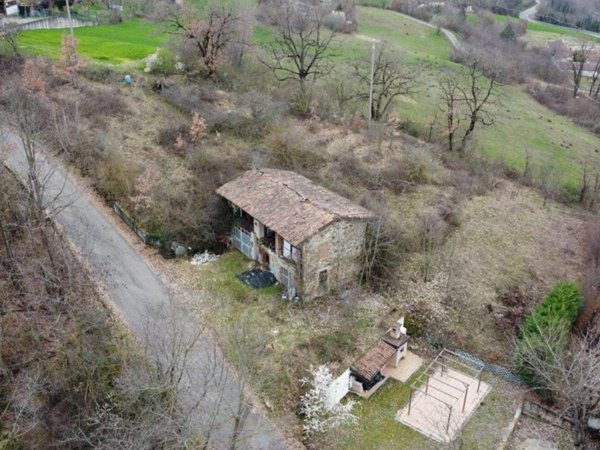 casa indipendente in vendita a Coli in zona Perino
