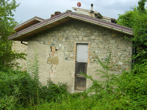 casa indipendente in vendita a Coli in zona Perino