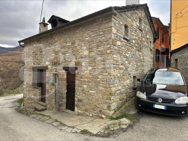 casa indipendente in vendita a Coli in zona Perino