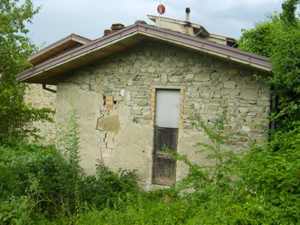 casale in vendita a Coli in zona Perino