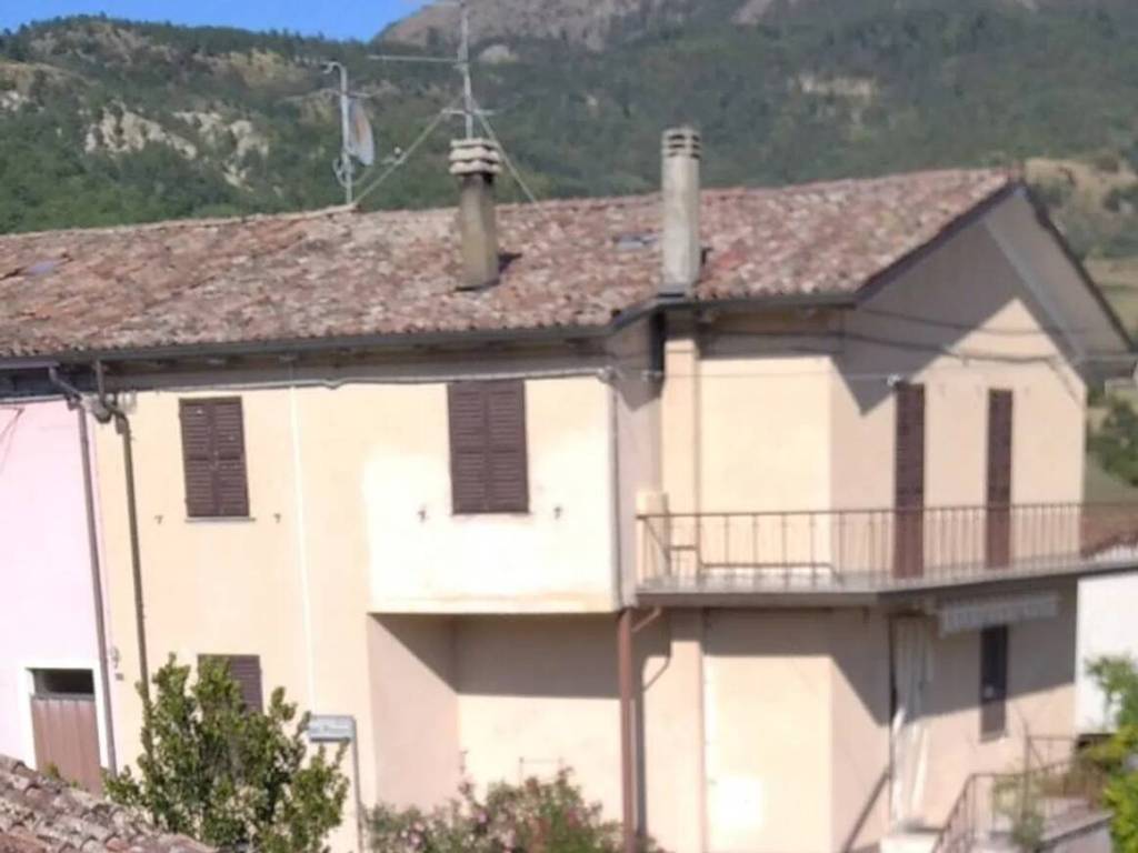 casa indipendente in vendita a Coli