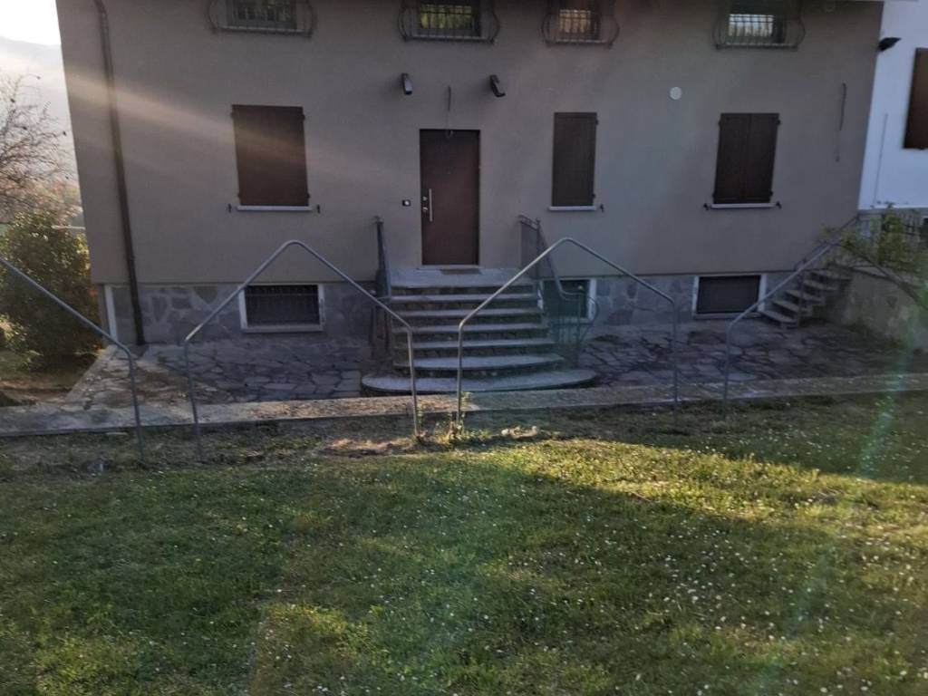 casa indipendente in vendita a Coli in zona Perino