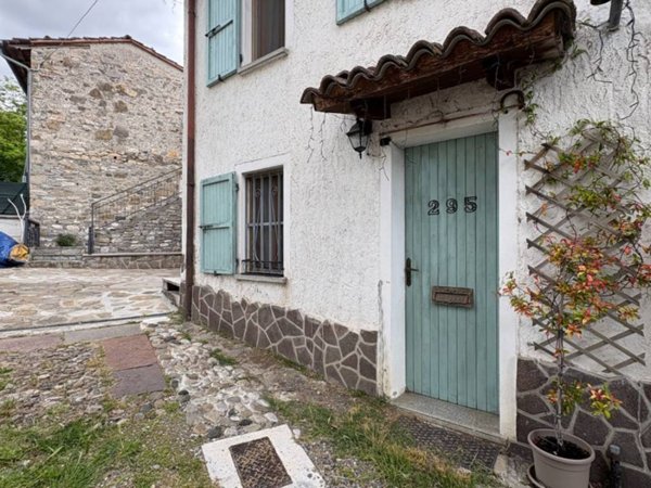 casa indipendente in vendita a Coli in zona Perino